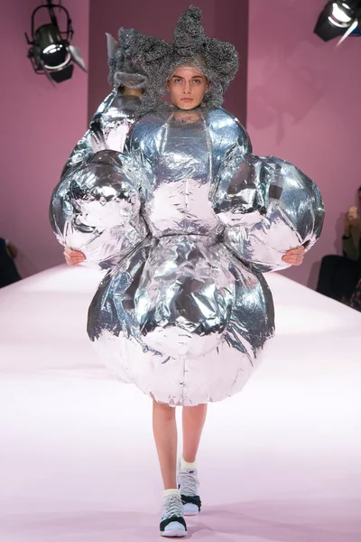 Look 10